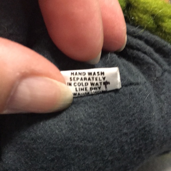 100% wool hat and mitts - Picture 9 of 9